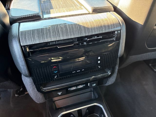 Used 2022 Jeep Wagoneer Series III w/ Flexible Seating Group image 11