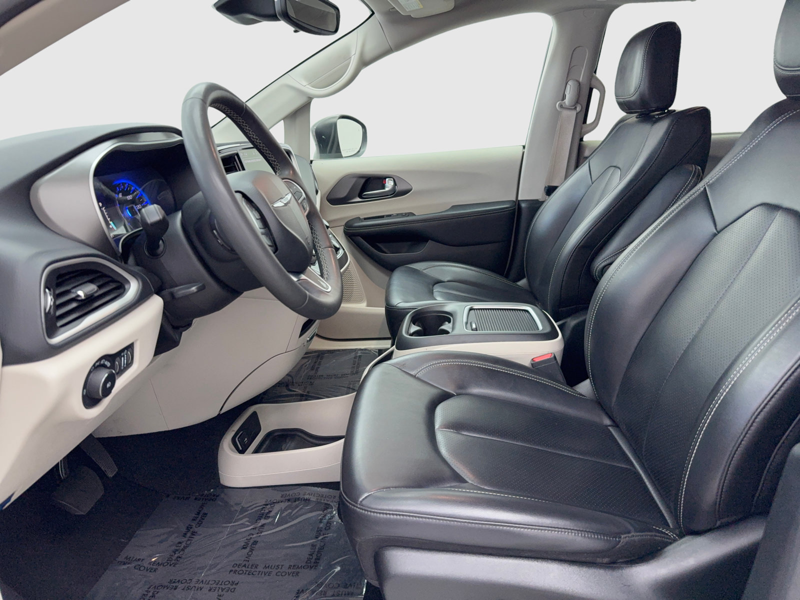 Used 2023 Chrysler Pacifica Touring-L FWD image 17
