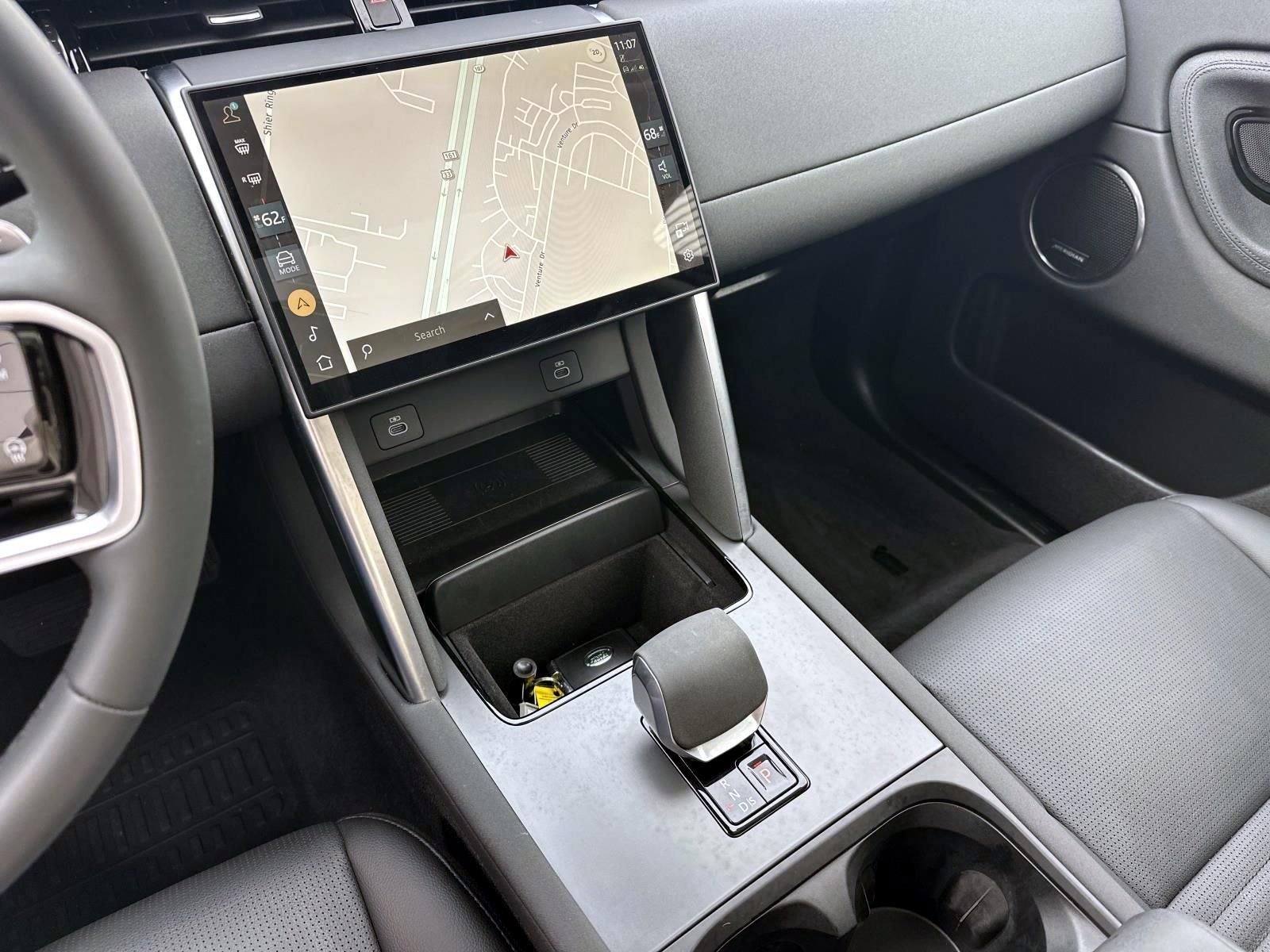 Used 2025 Land Rover Discovery Sport S image 14