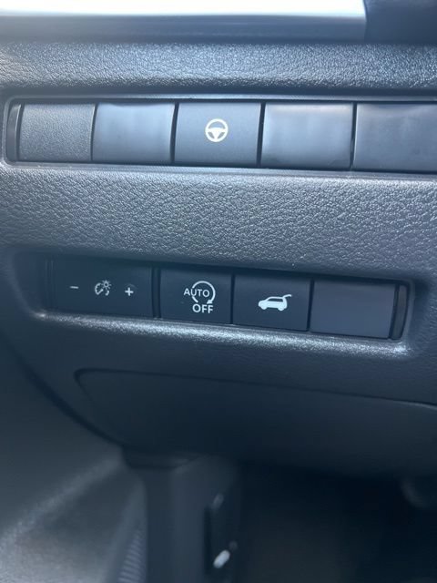 Used 2025 Nissan Rogue SV FWD image 23