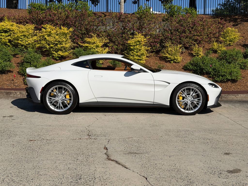 Used 2021 Aston Martin V8 Vantage Coupe image 13