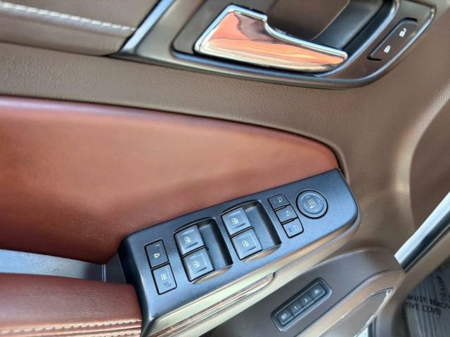 Used 2018 Chevrolet Suburban Premier AWD/4WD image 18