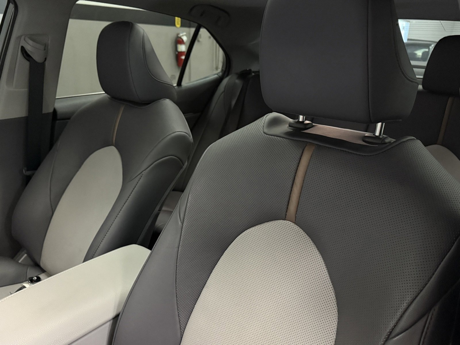 Used 2020 Toyota Camry XLE image 22