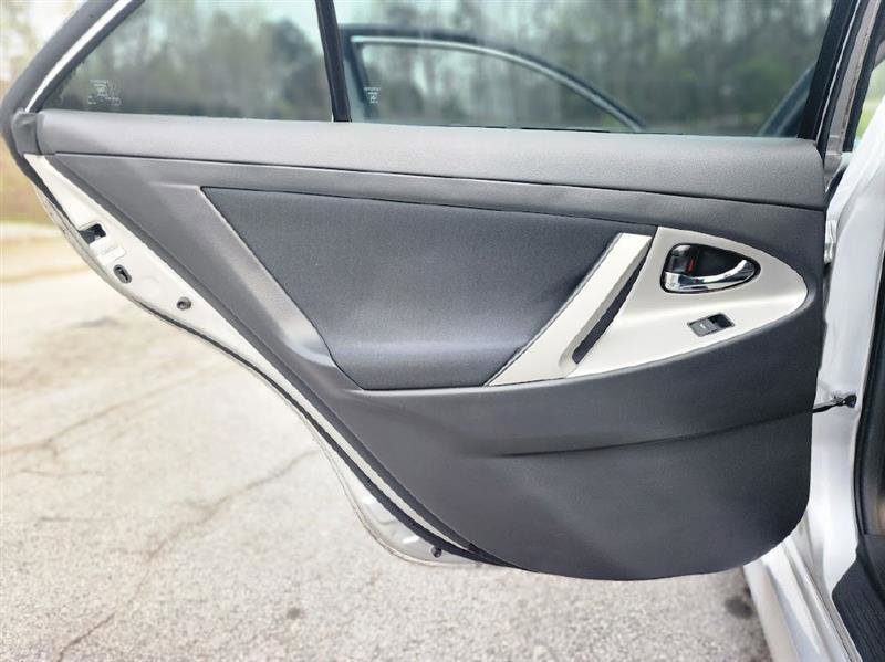 Used 2010 Toyota Camry SE image 12