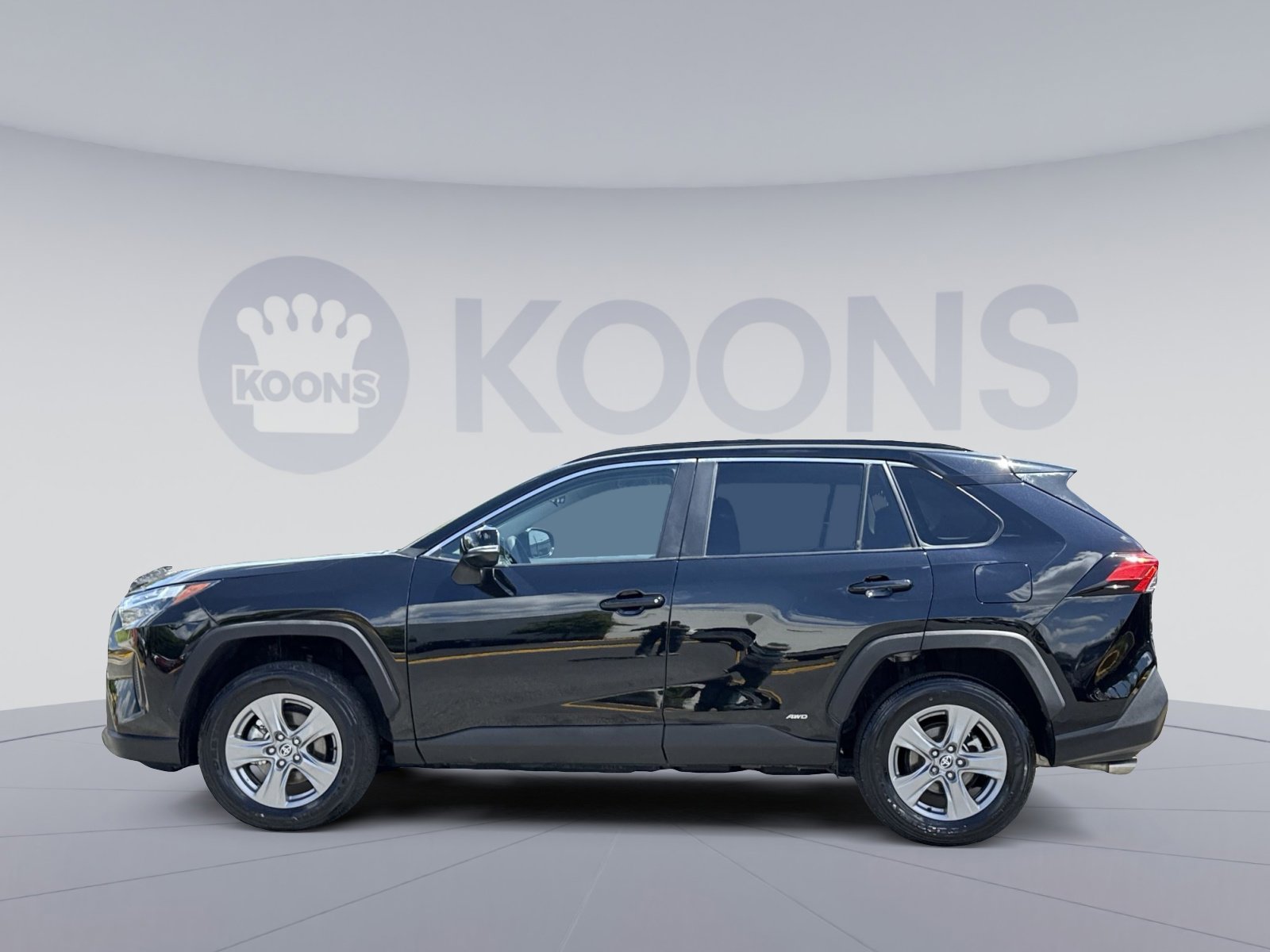 Used 2025 Toyota RAV4 LE AWD/4WD image 7
