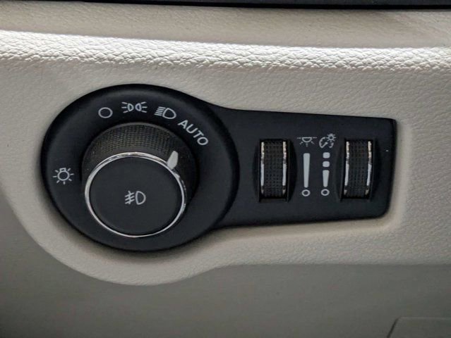 Used 2020 Chrysler Pacifica Touring-L FWD image 25