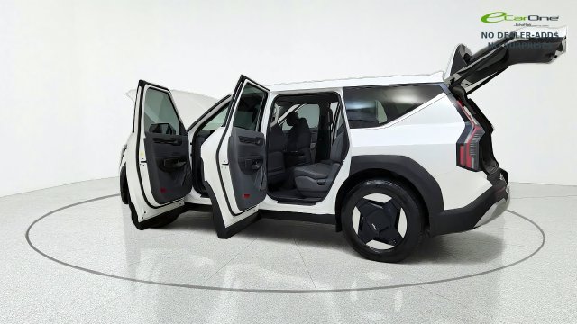 Used 2024 Kia EV9 Light Long Range RWD image 17