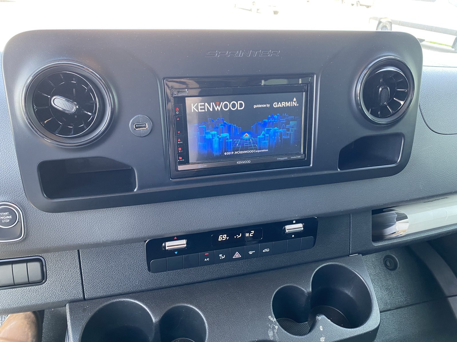 Used 2019 Freightliner Sprinter 2500 RWD image 9