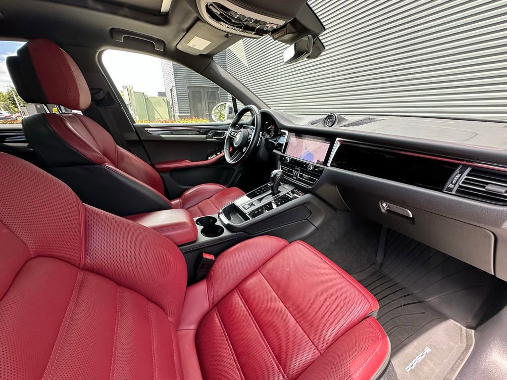Certified 2023 Porsche Macan Turbo image 39