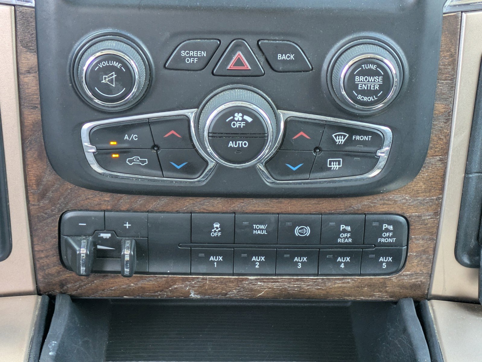 Used 2016 RAM 3500 Laramie Longhorn w/ Convenience Group image 15