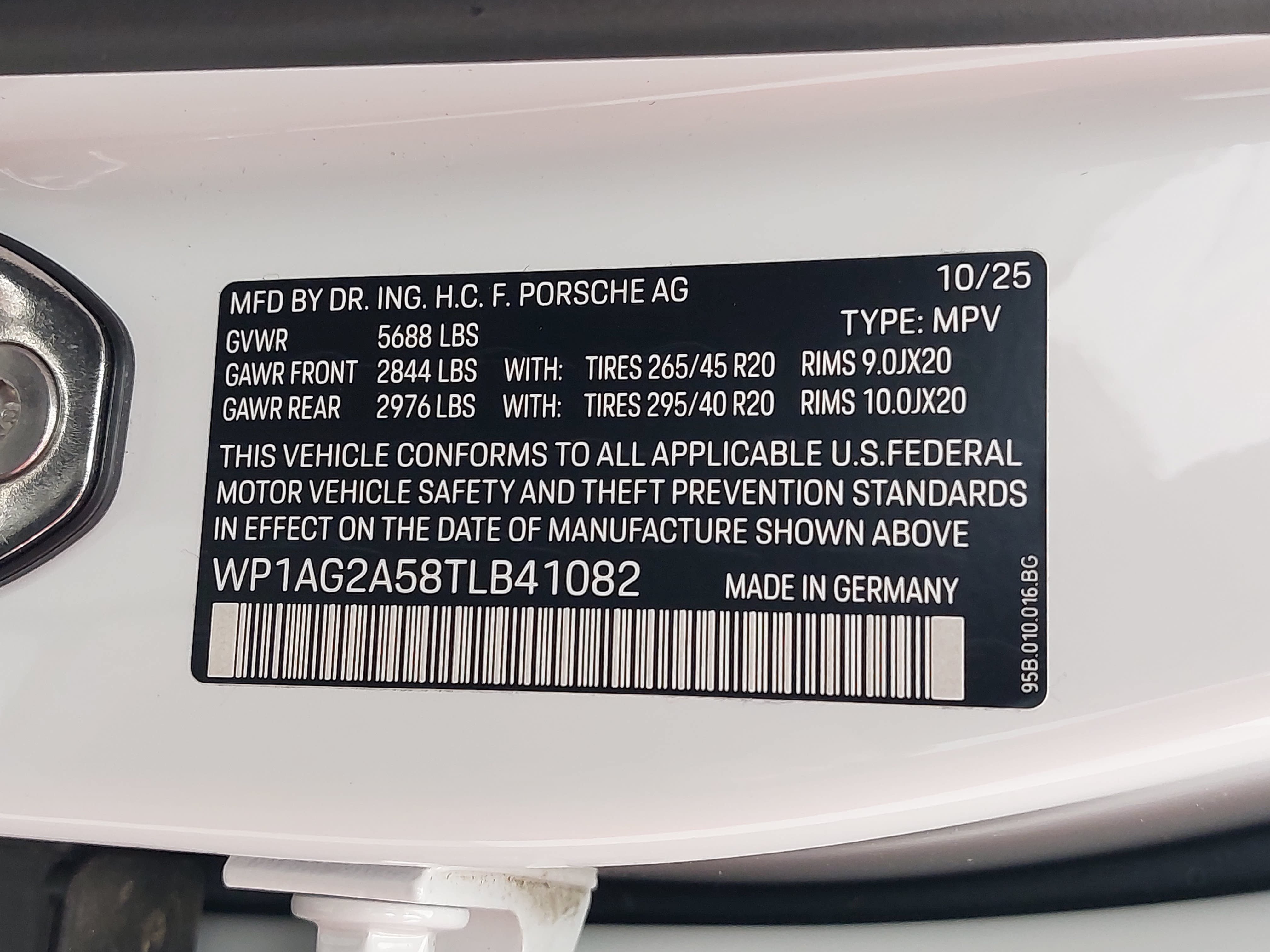 Certified 2026 Porsche Macan S AWD/4WD image 38