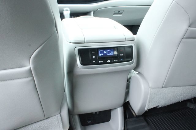 Used 2017 Toyota Highlander Limited AWD/4WD image 33