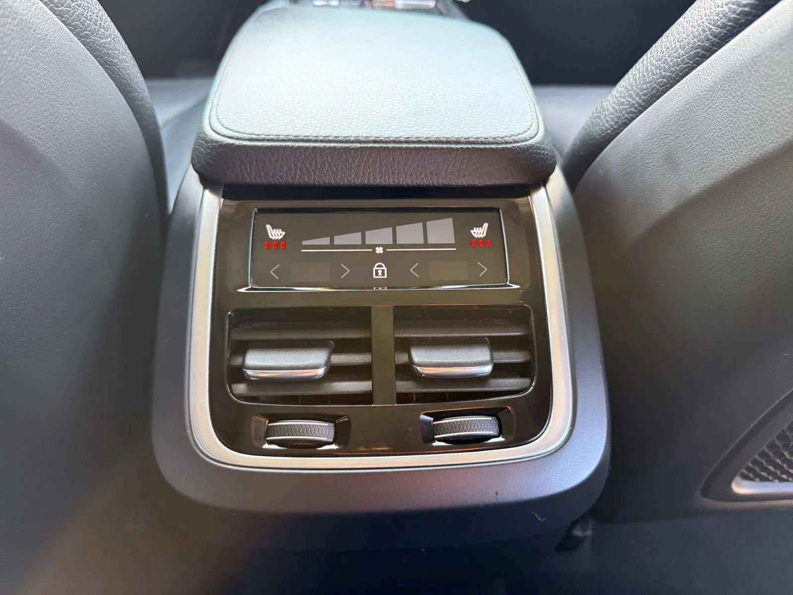 Used 2019 Volvo XC90 T6 Momentum w/ Advanced Package AWD/4WD image 25