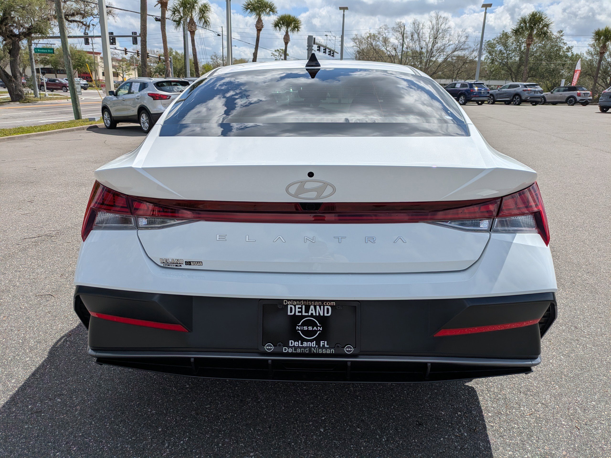 Used 2025 Hyundai Elantra SEL image 5