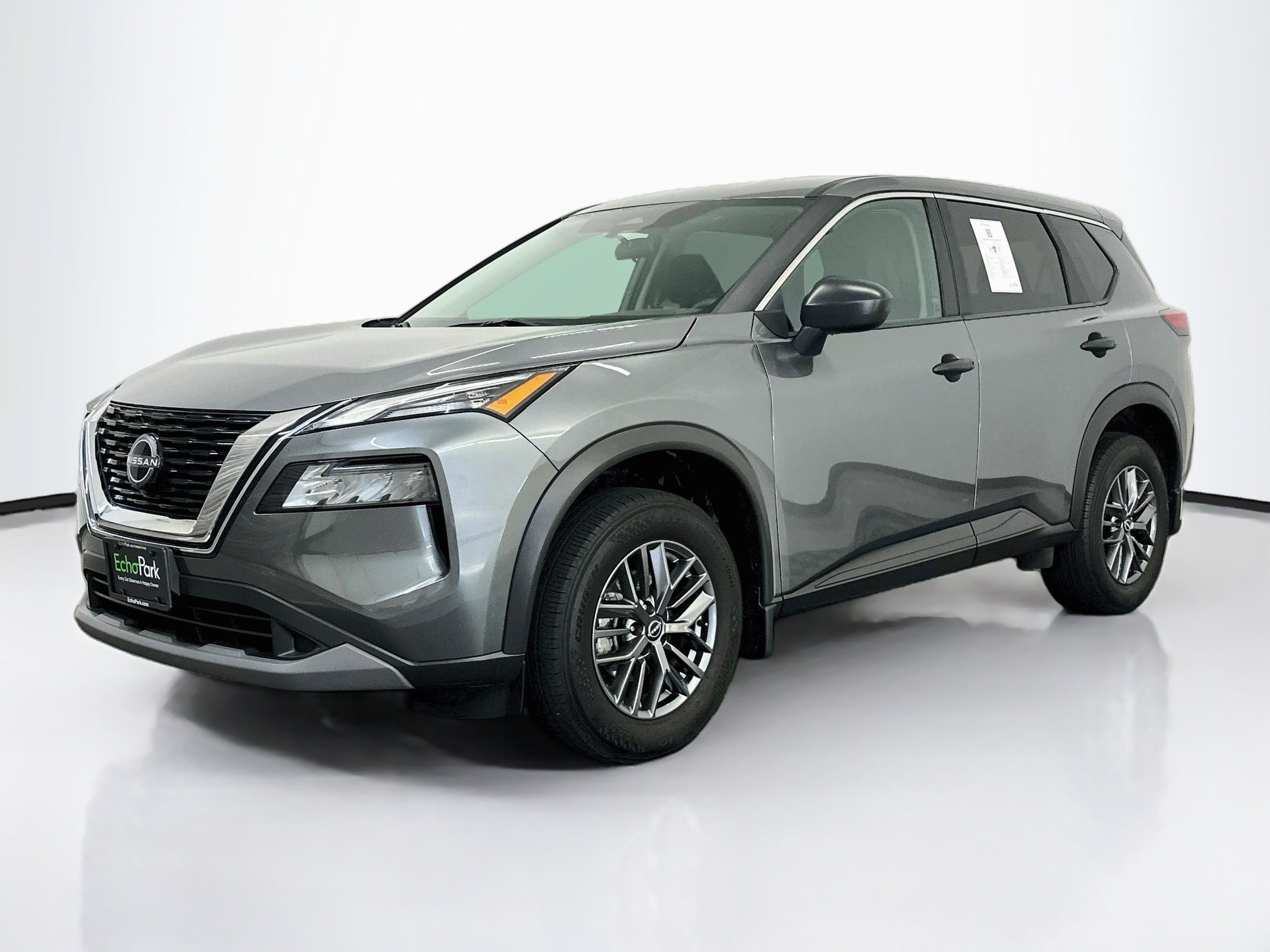 Used 2023 Nissan Rogue S AWD/4WD image 3