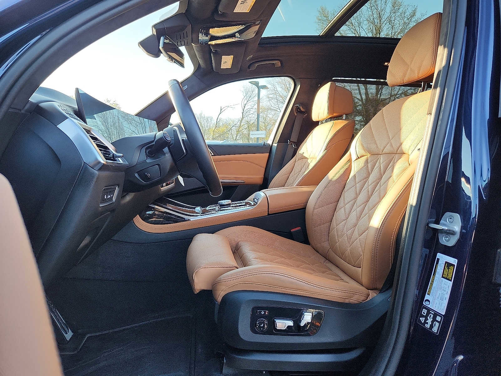 Certified 2024 BMW X7 xDrive40i w/ M Sport Package image 13