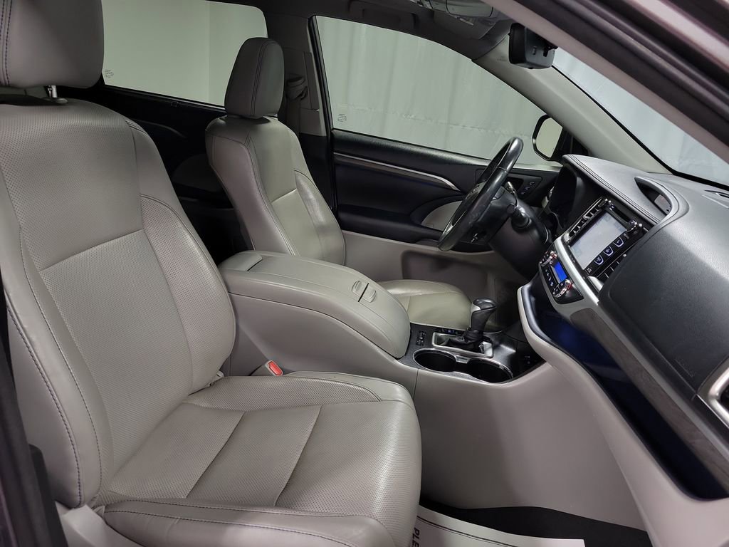 Used 2018 Toyota Highlander Limited image 29