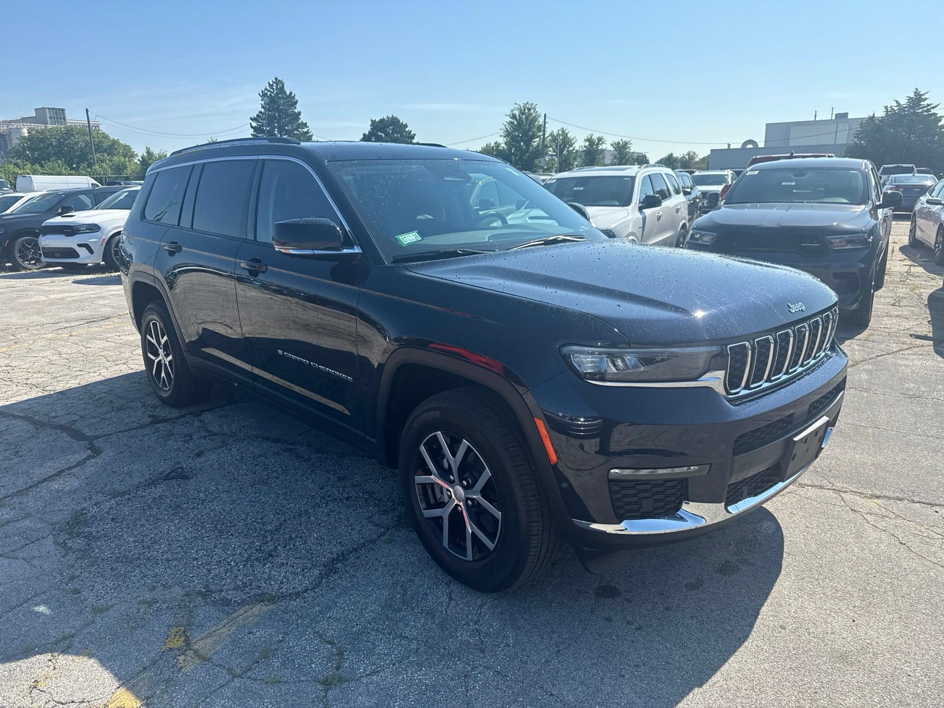 Used 2024 Jeep Grand Cherokee L Limited w/ Luxury Tech Group II AWD/4WD image 4