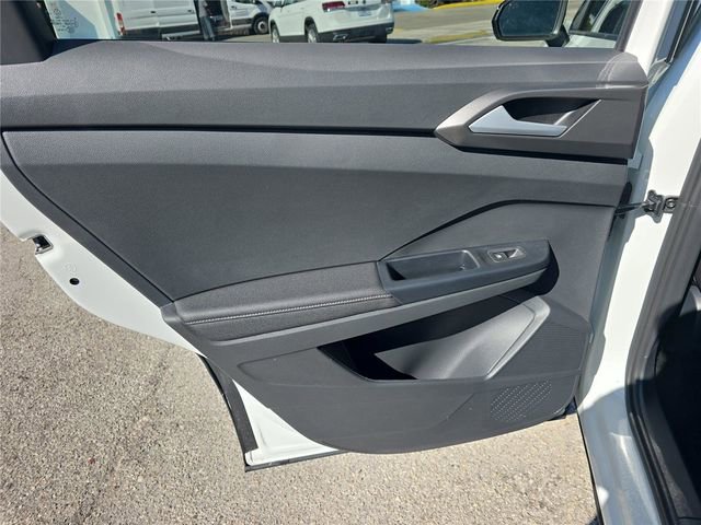 New 2026 Volkswagen Taos SE FWD image 9