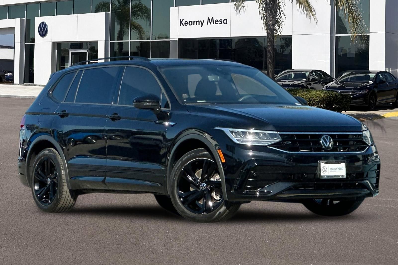 Used 2024 Volkswagen Tiguan SE R-Line FWD image 2