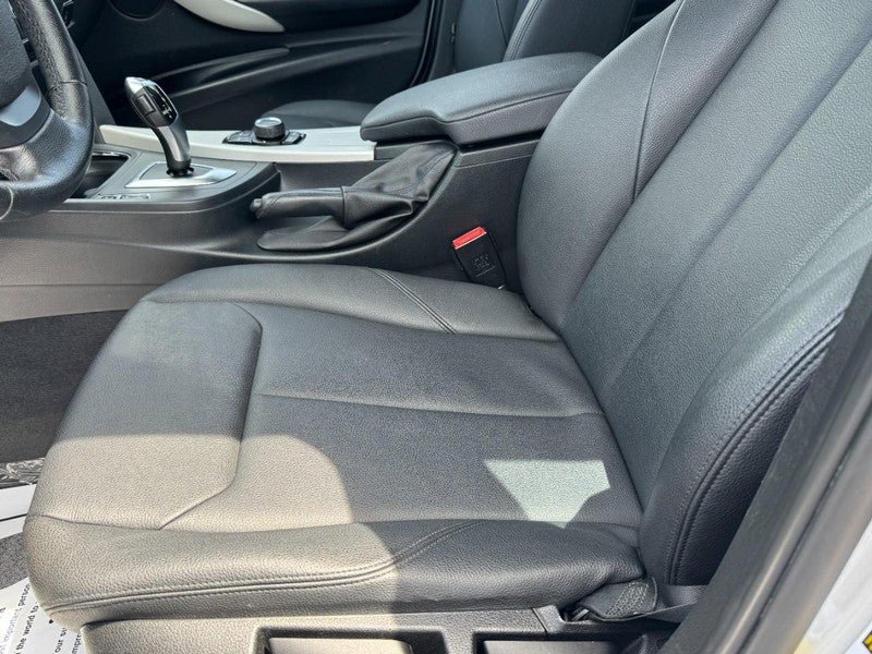 Used 2016 BMW 320i Sedan RWD image 24