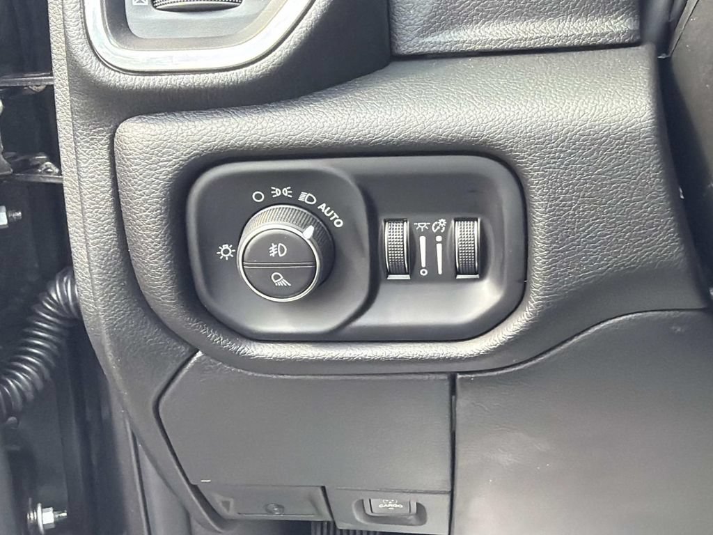 New 2026 RAM 3500 Laramie AWD/4WD image 14