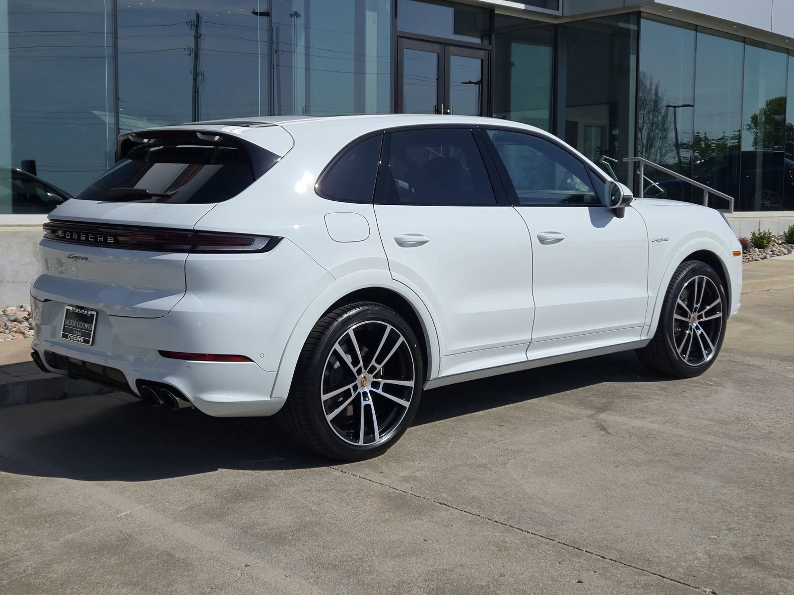 Certified 2025 Porsche Cayenne E-Hybrid image 7
