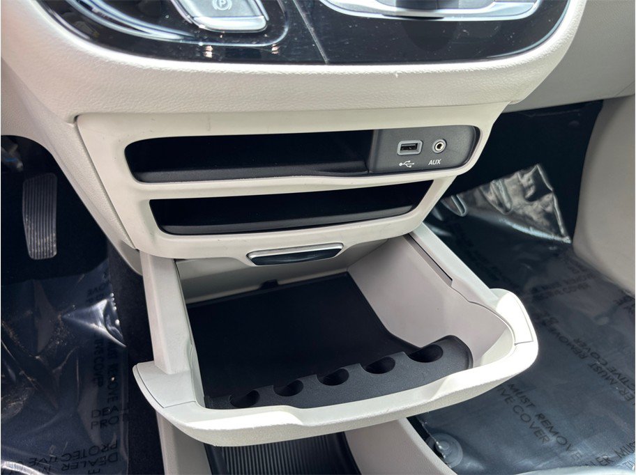 Used 2018 Chrysler Pacifica Touring-L FWD image 31