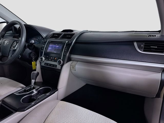 Used 2014 Toyota Camry L image 30
