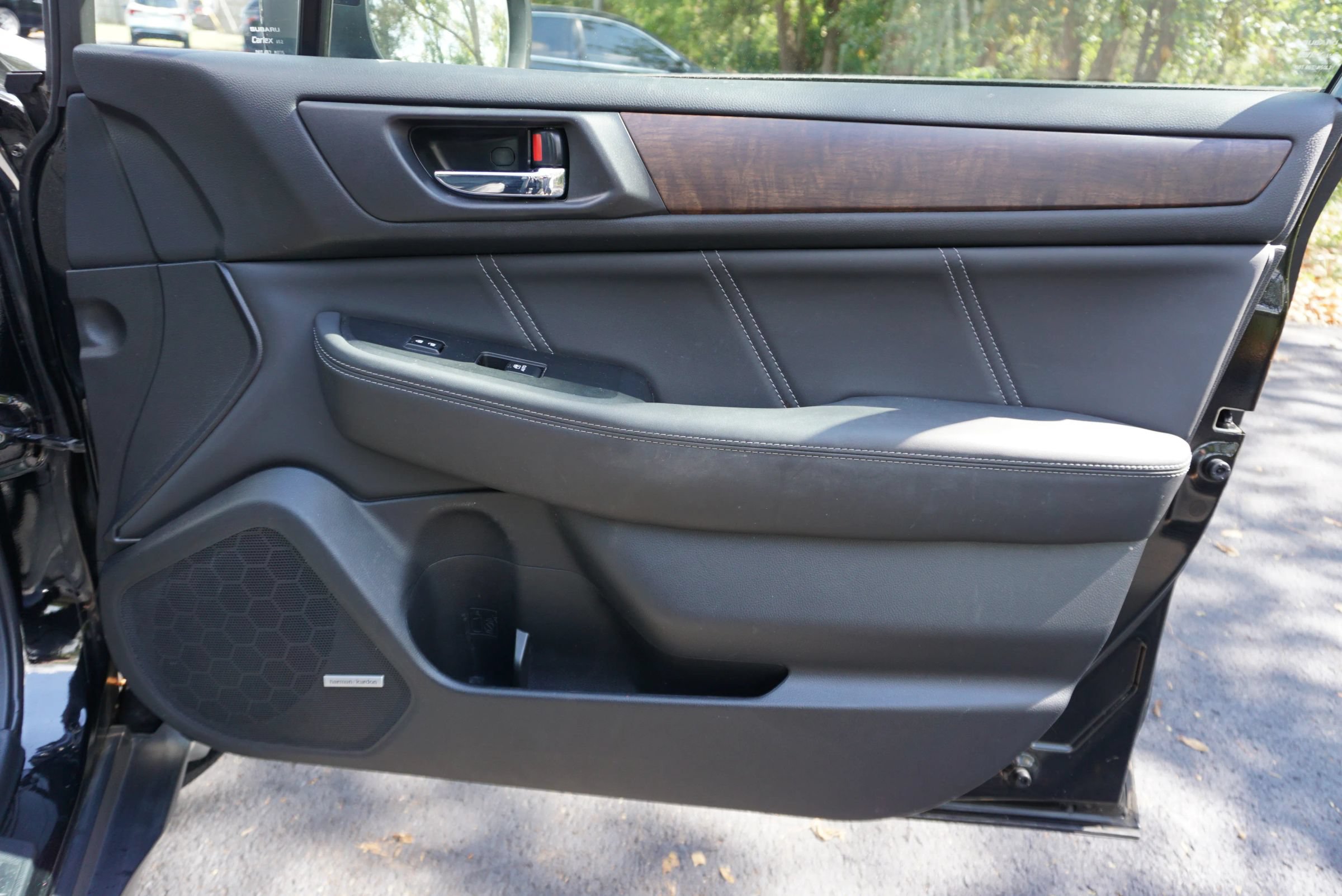 Used 2018 Subaru Outback 2.5i Limited AWD/4WD image 11