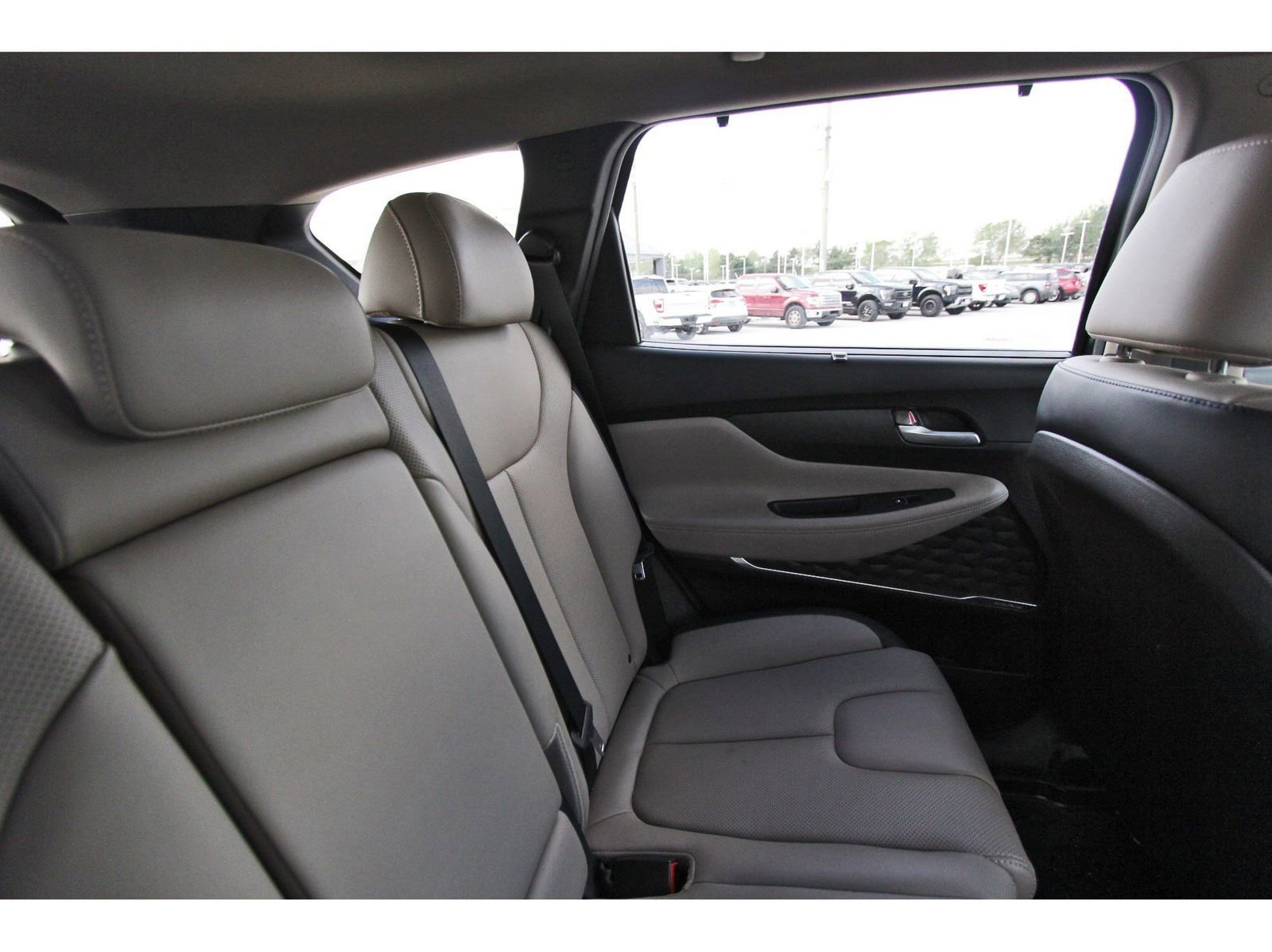 Used 2023 Hyundai Santa Fe SEL w/ Premium Package image 14