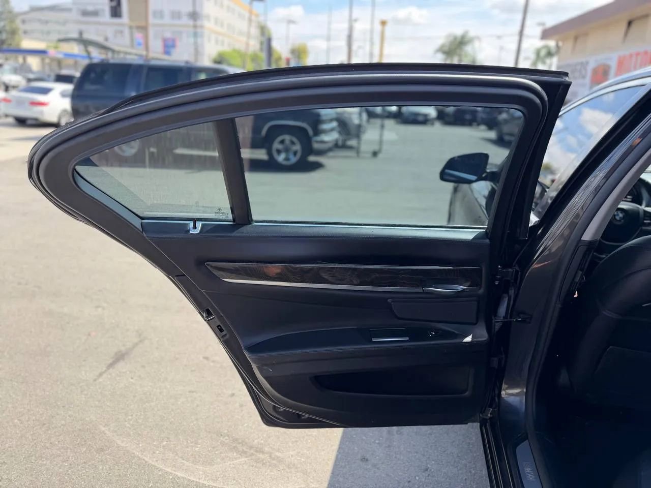 Used 2014 BMW 740i image 23