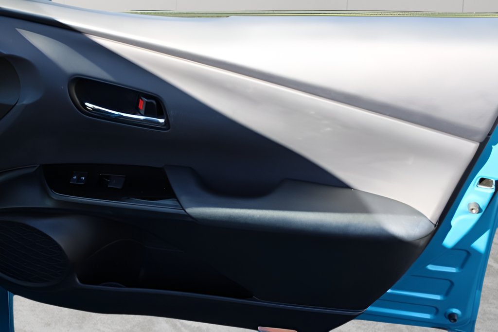 Certified 2020 Toyota Prius Prime Limited FWD image 25