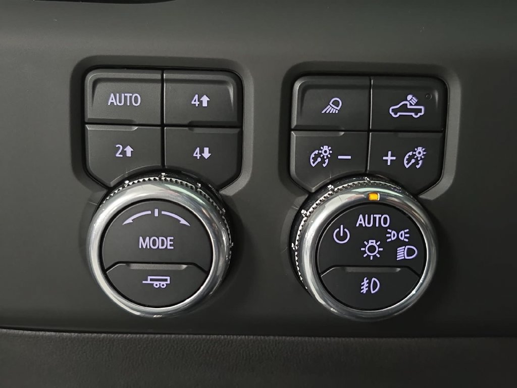 Used 2024 GMC Sierra 2500 Denali w/ Denali Reserve Package AWD/4WD image 21