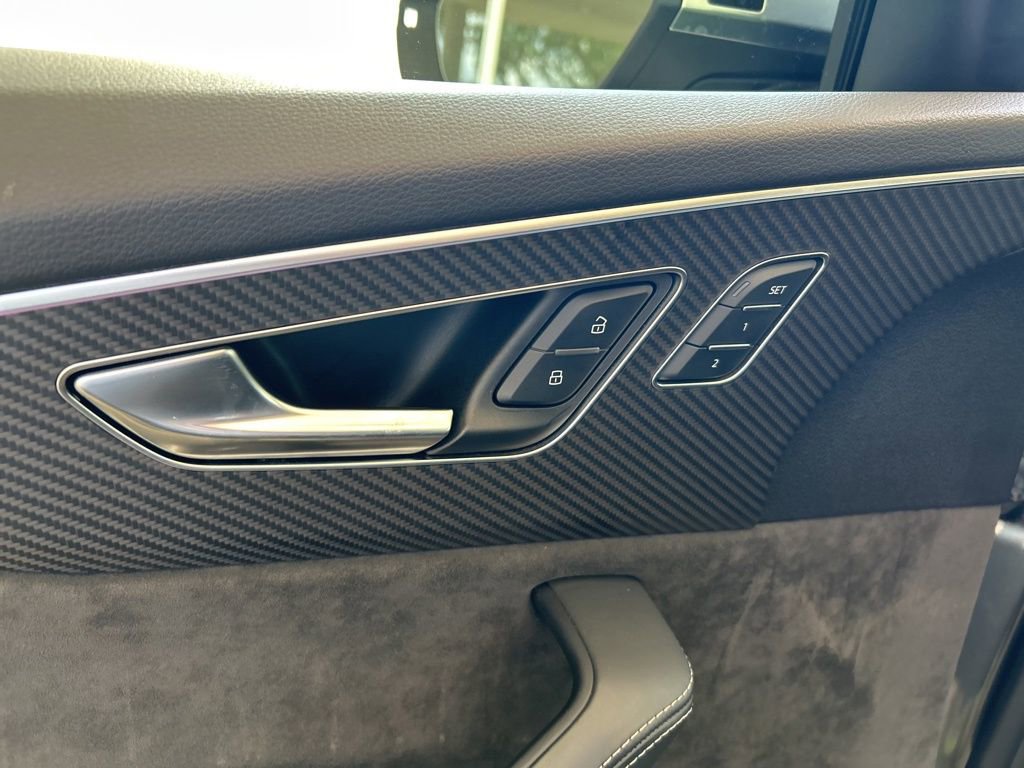 Used 2022 Audi RS Q8 AWD/4WD image 36