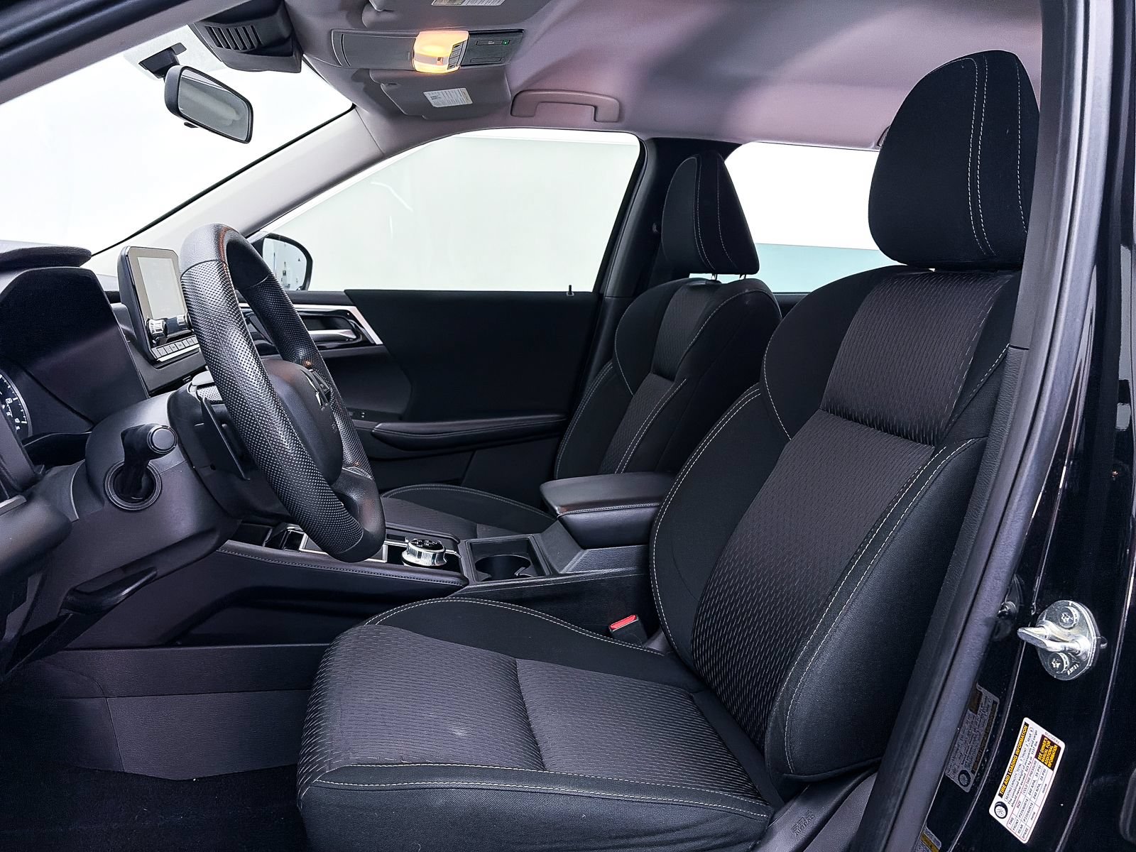 Used 2023 Mitsubishi Outlander ES FWD image 17