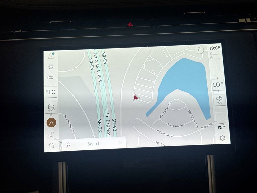 New 2026 Land Rover Range Rover SE image 13