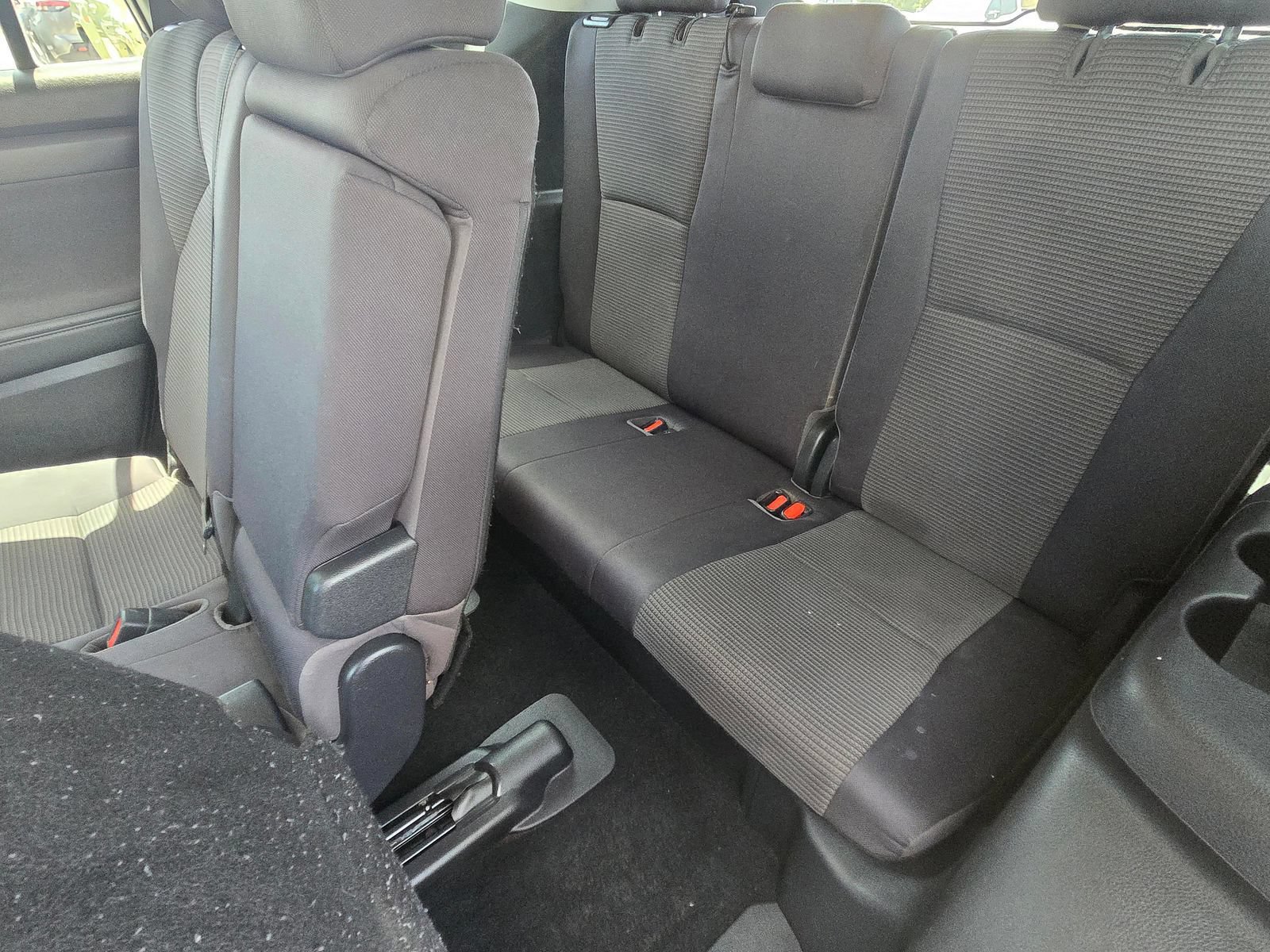 Used 2021 Toyota Highlander LE FWD image 6
