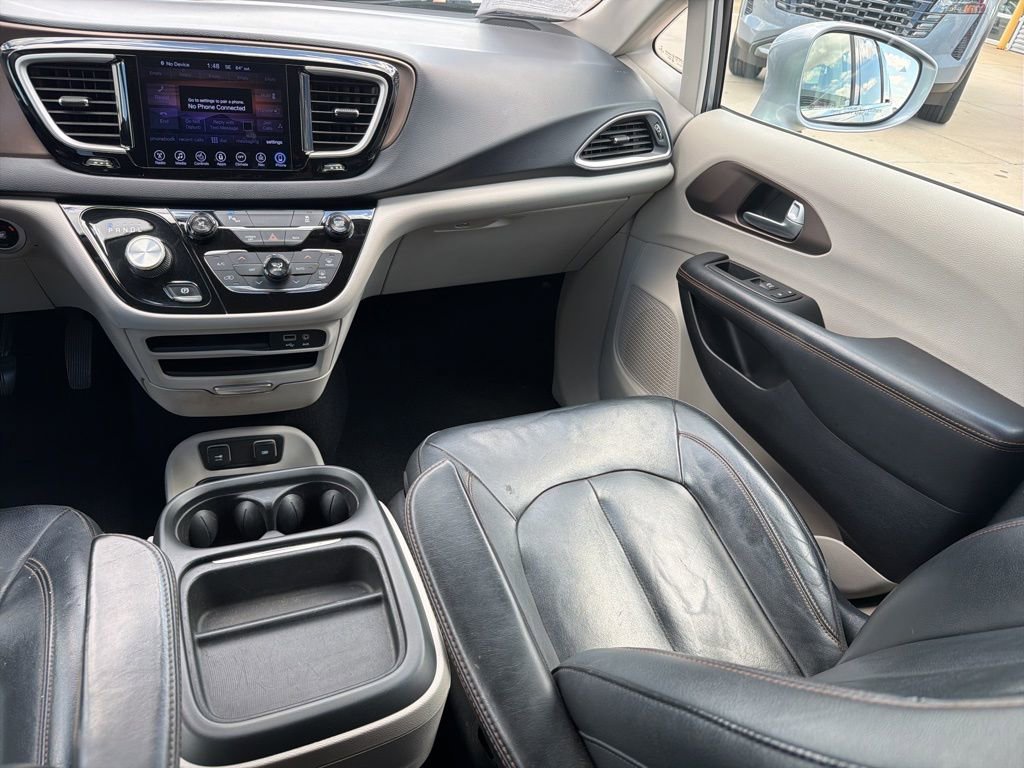 Used 2017 Chrysler Pacifica Touring-L image 17
