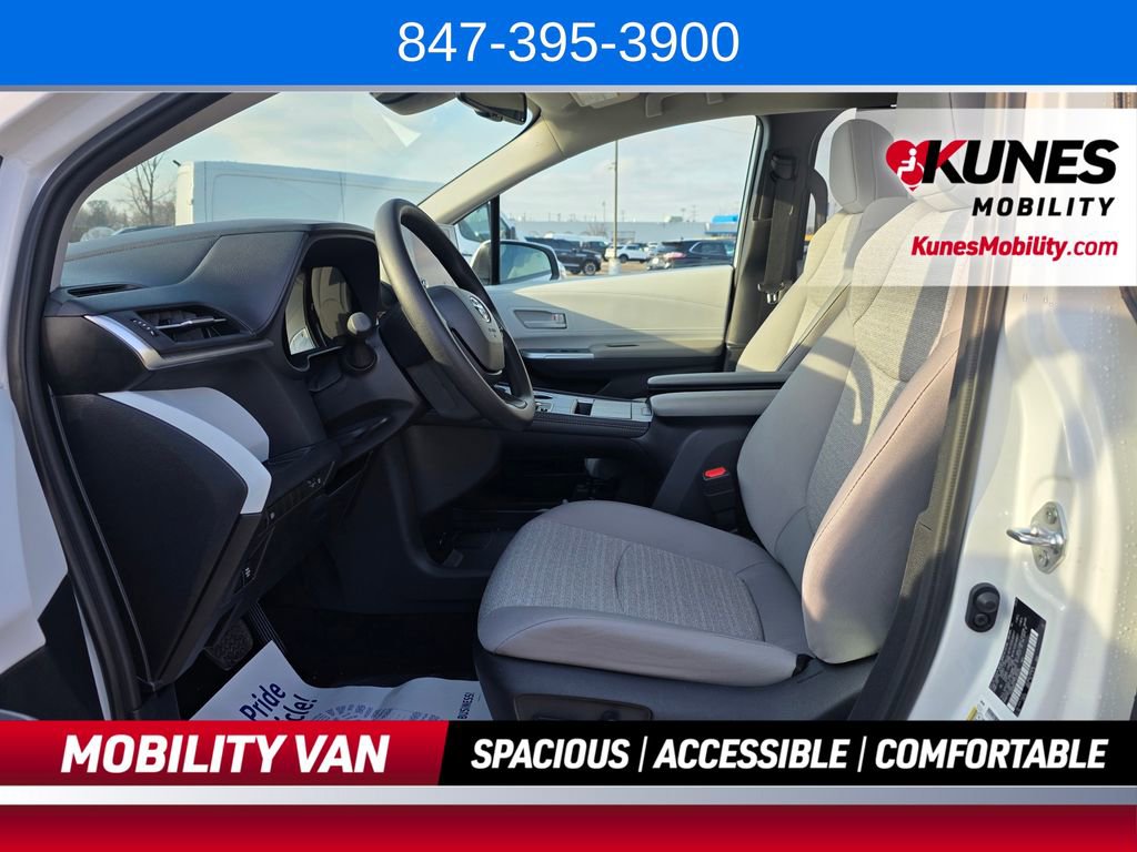 Used 2026 Toyota Sienna LE FWD image 15