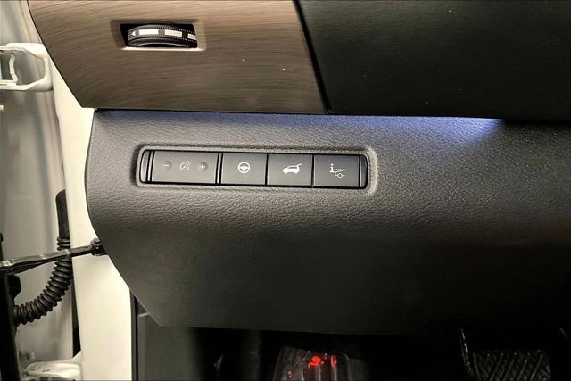 Used 2023 Nissan Pathfinder Platinum image 39