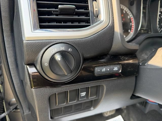 Used 2017 Nissan Titan S AWD/4WD image 16