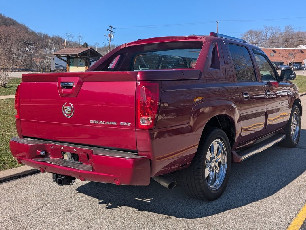 Used 2005 Cadillac Escalade EXT image 4