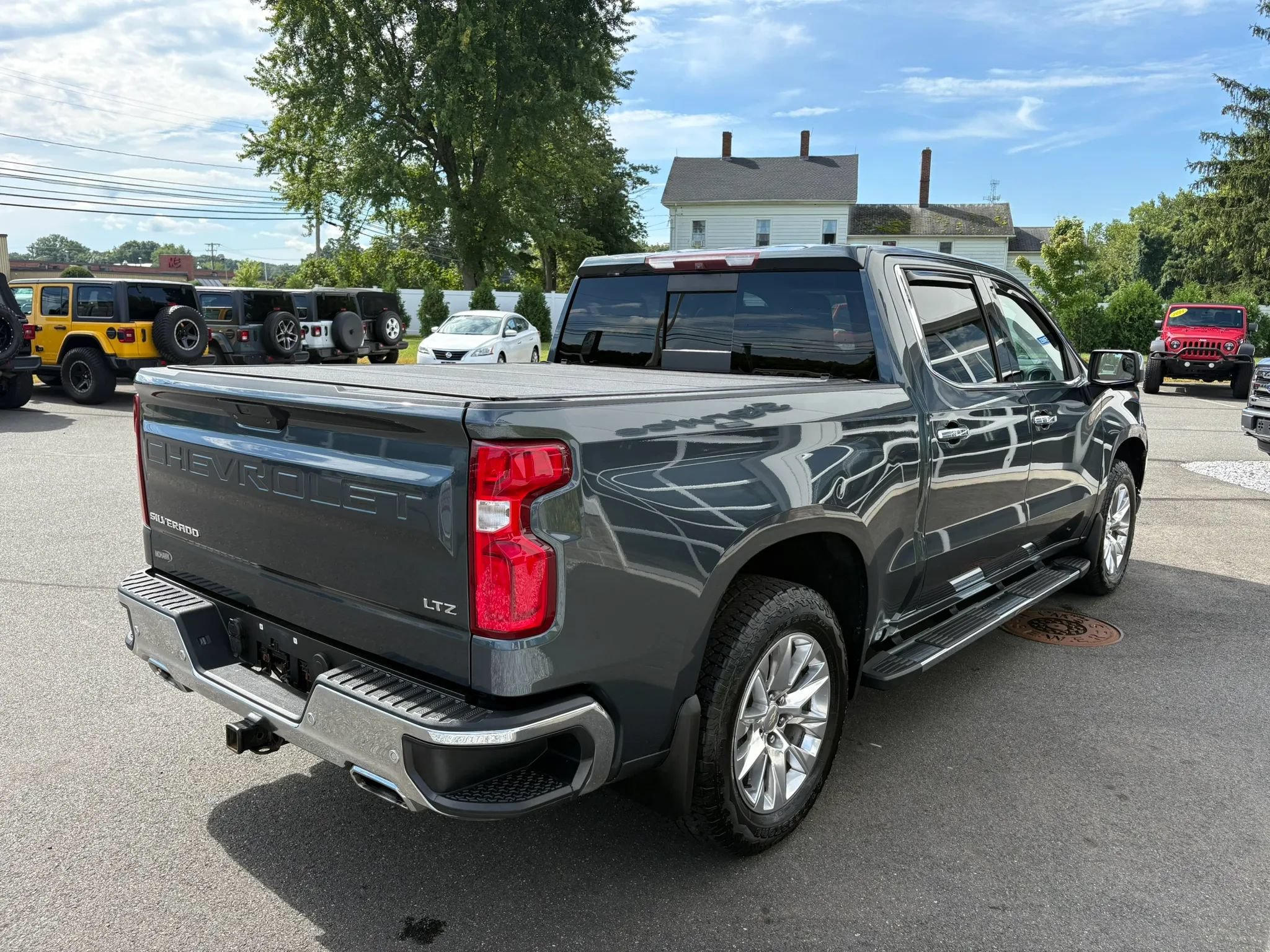Used 2019 Chevrolet Silverado 1500 LTZ w/ LTZ Premium Package AWD/4WD image 13