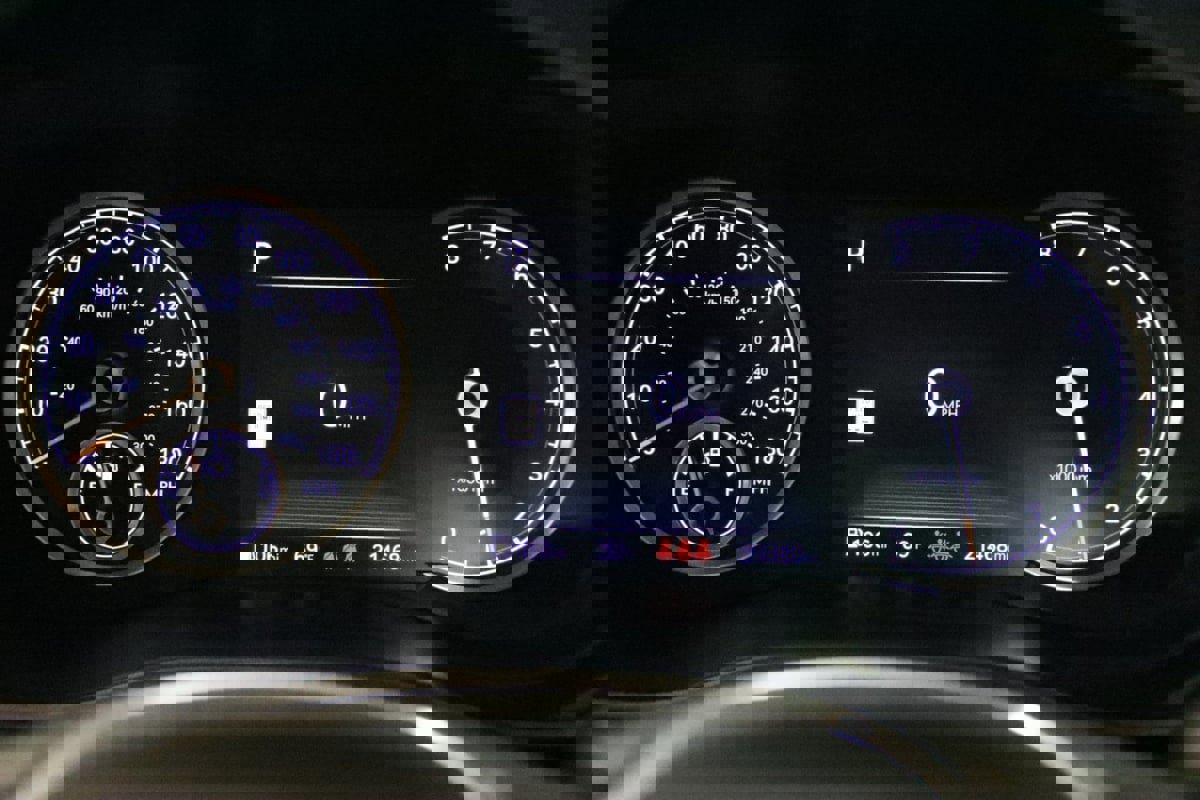 Used 2025 Genesis G70 2.5T image 39