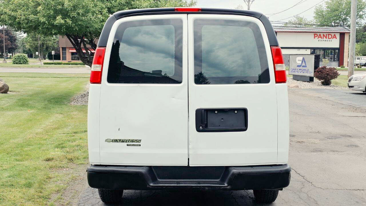 Used 2014 Chevrolet Express 2500 RWD image 7