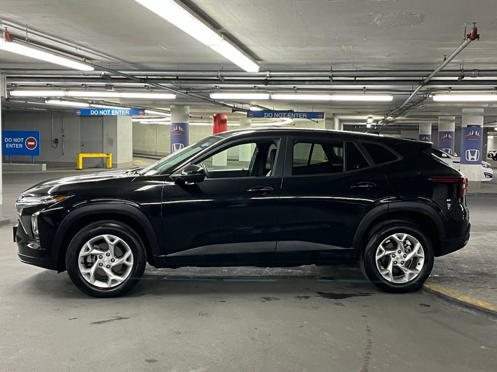 Used 2024 Chevrolet Trax LS w/ LS Convenience Package image 29