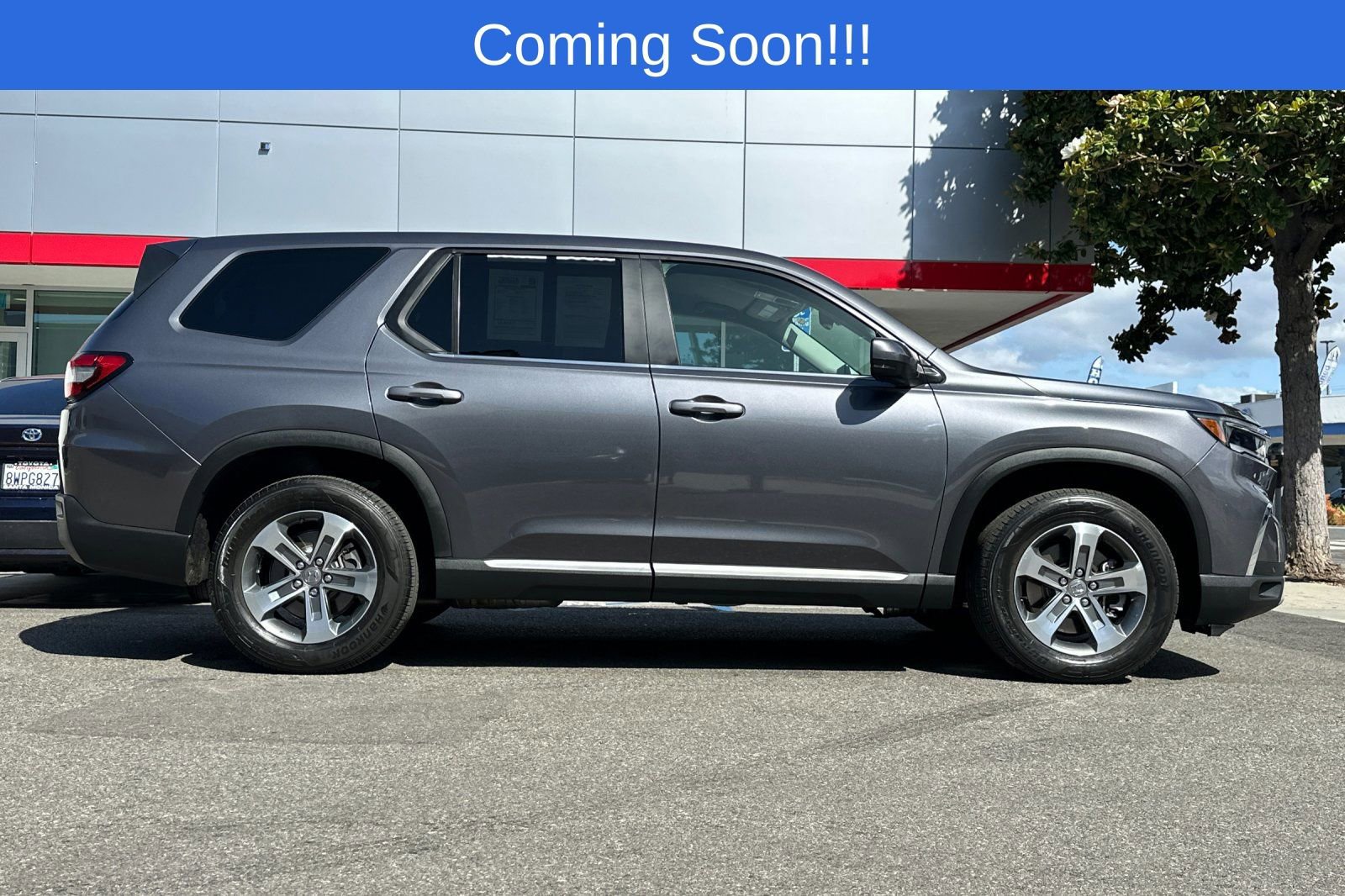 Used 2025 Honda Pilot EX-L image 3
