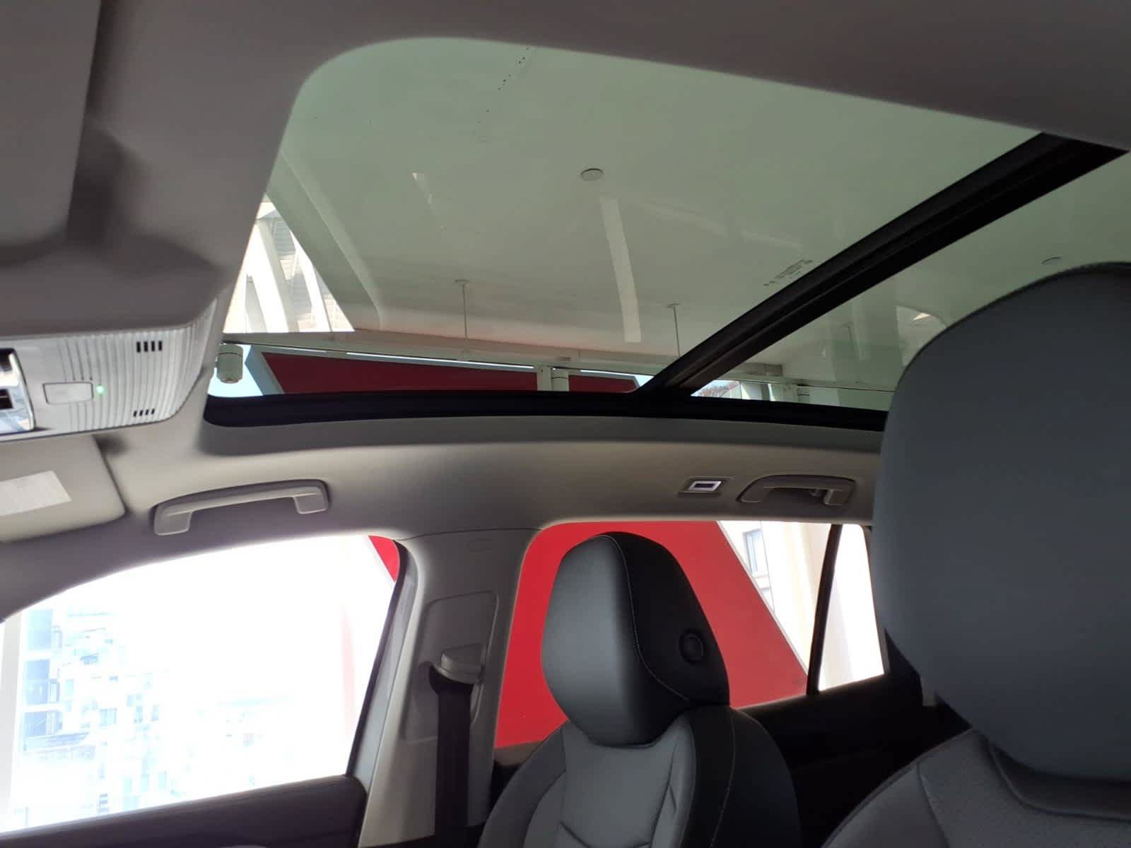 Used 2026 Volkswagen Tiguan SE w/ Panoramic Sunroof Package AWD/4WD image 18