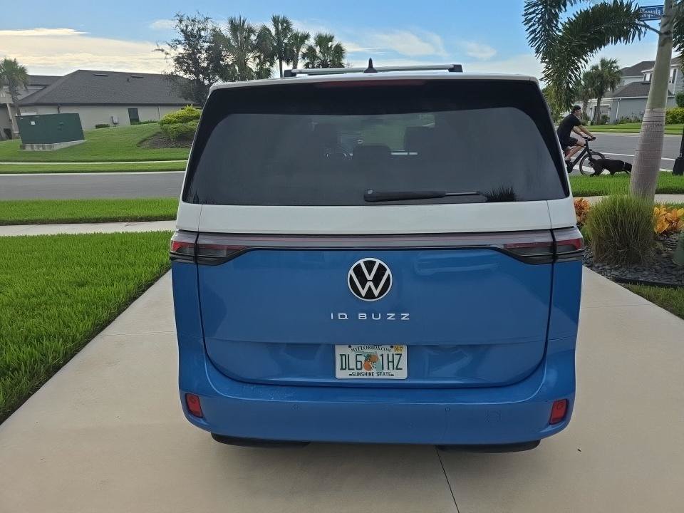 Used 2025 Volkswagen ID. Buzz 1st Edition RWD image 13